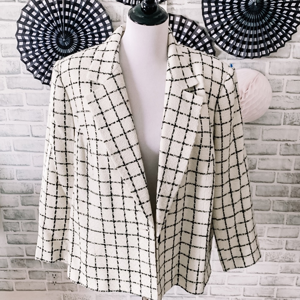 Lord & Taylor Cream and Black Windowpane Blazer